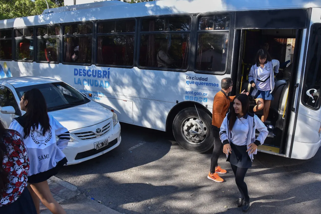 Bus Turístico con alumnos de escuelas municipalesWhatsApp Image 2024-04-19 at 12.59.11 (1)