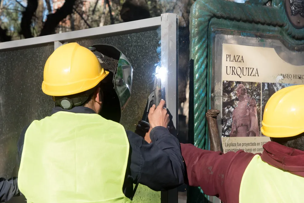 Inicio del cercado perimetral de Plaza Urquiza para avanzar con la jerarquización (3)