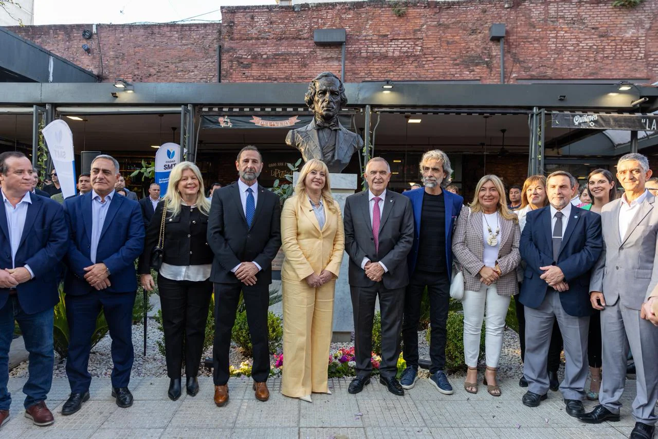 Chahla en la inauguración del Paseo Alberdi IA (3)