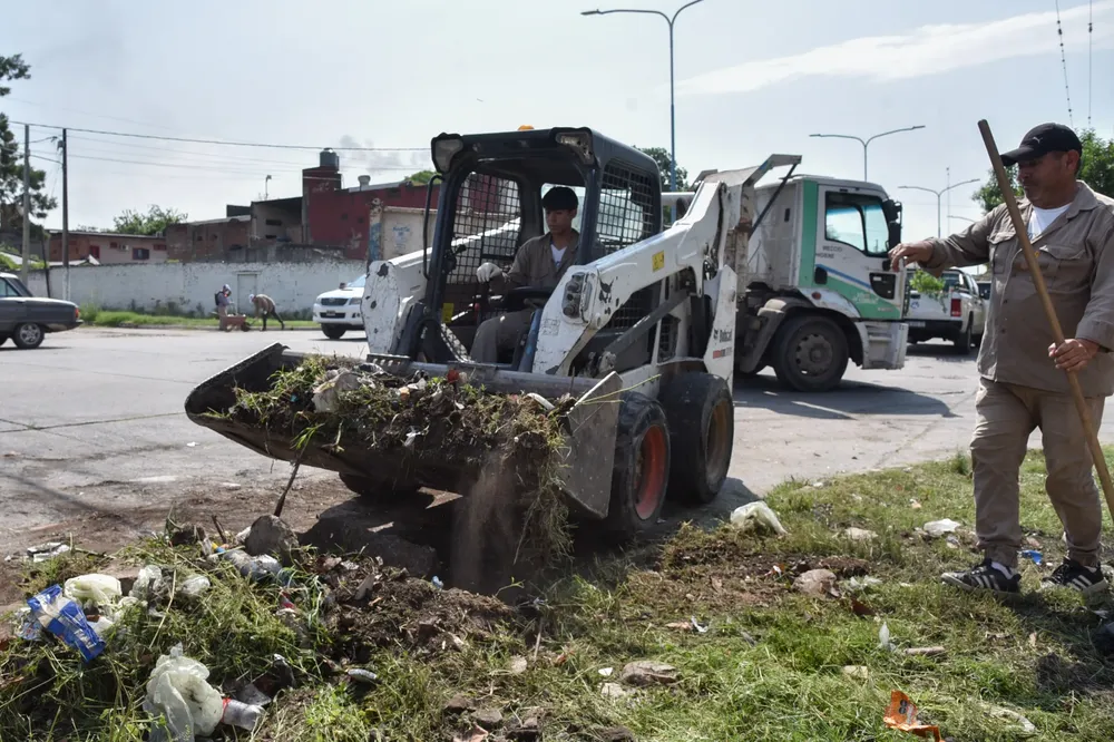 Operativo servicios públicos av Martin Berho 1