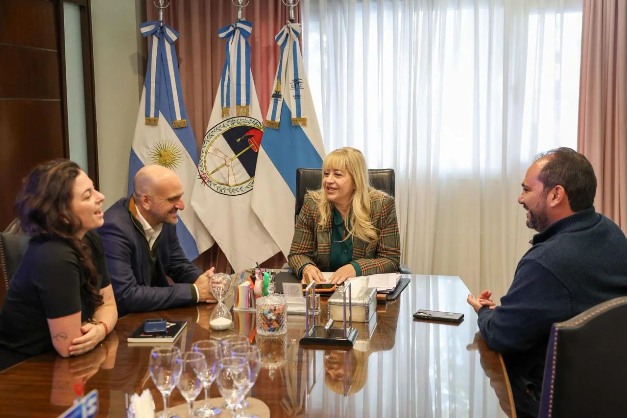 Clase inicial de la Escuela de Liderazgo y Comunicación Política (4)