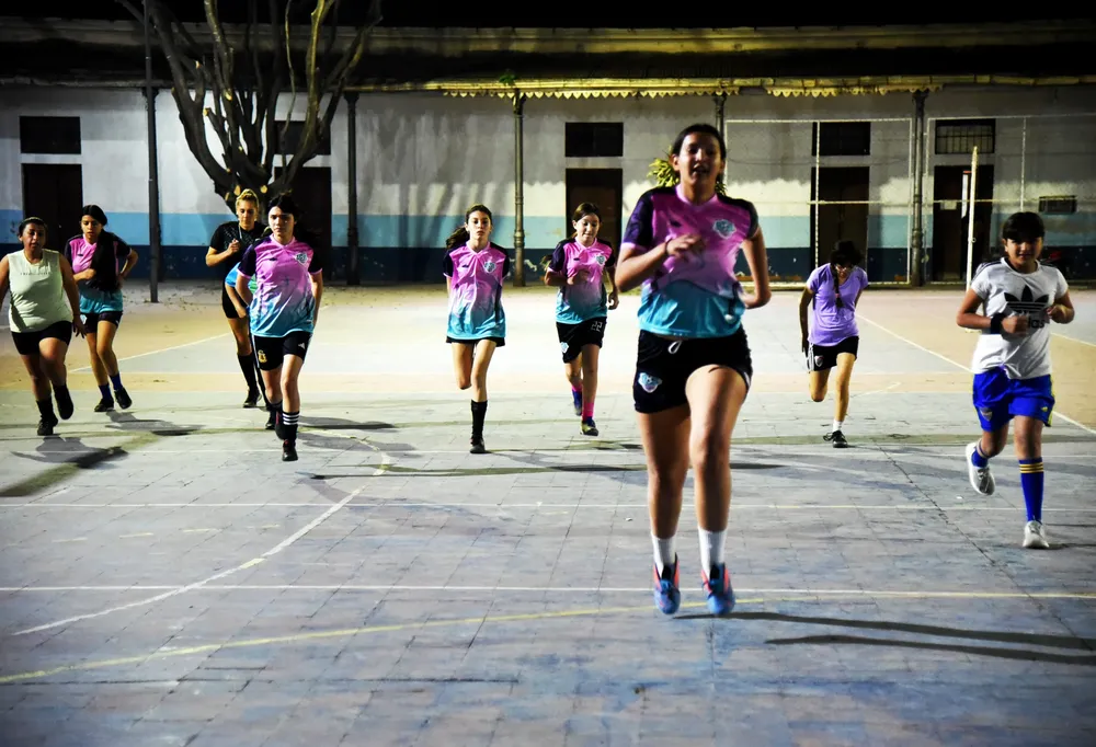 2025 equipo futbol femenino complejo ledesma (1)