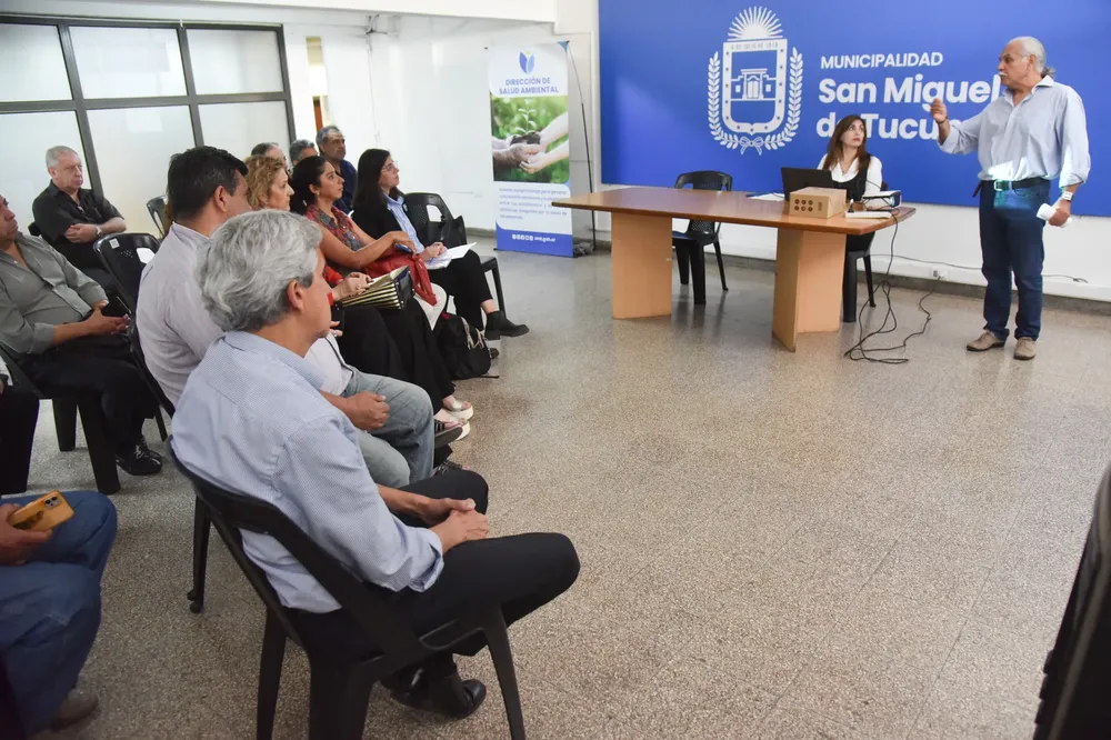 capacitación Salud Ambiental tanques de agua 4