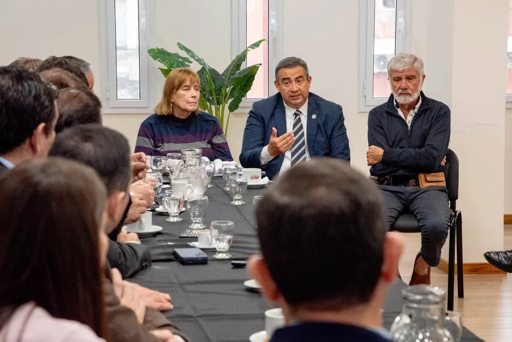 Reunión de funcionarios en el Concejo por los edificios sin certificado final de obra