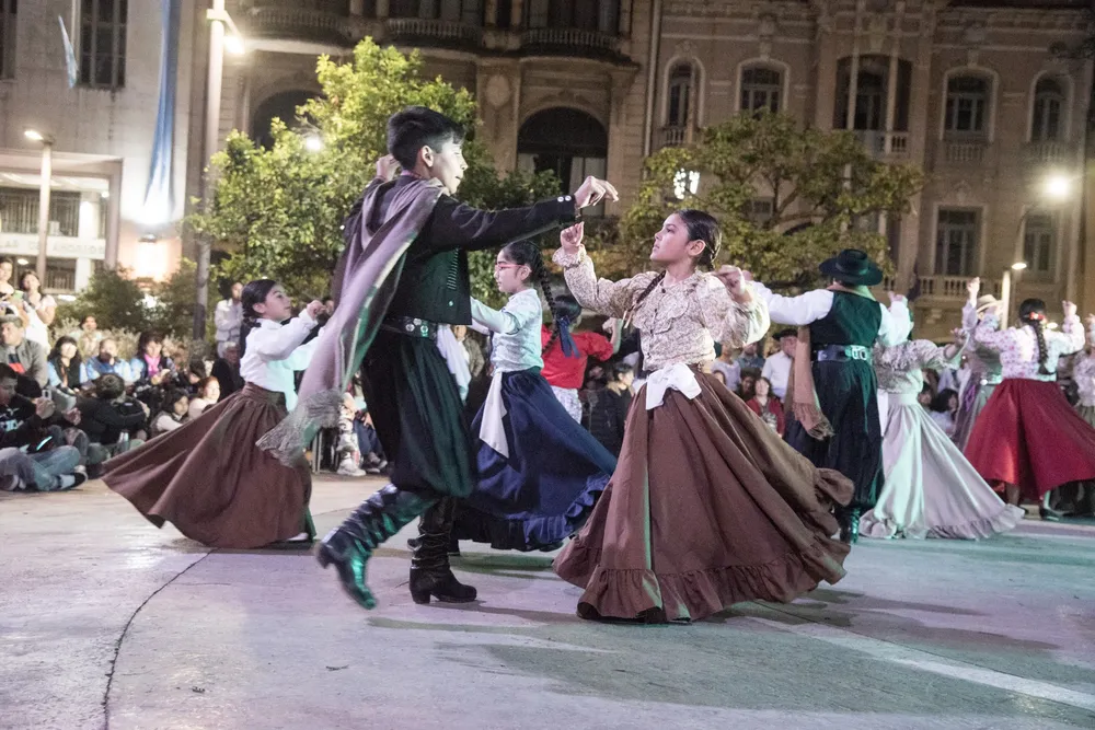 Encuentro Folclore en la Ciudad-Plaza Independencia (2)