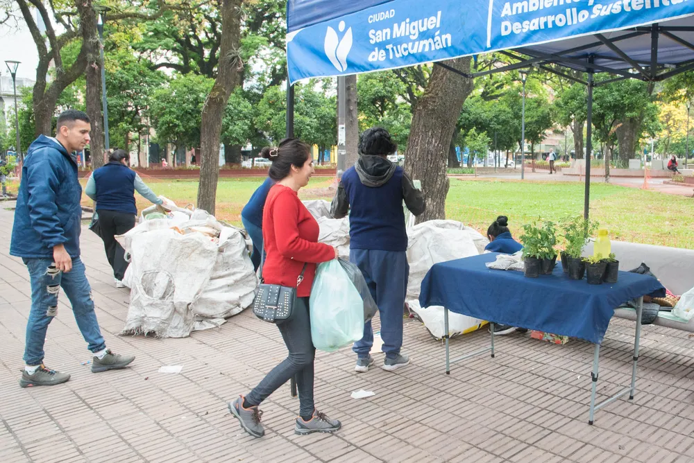 2026 eco canje en plaza Yrigoyen