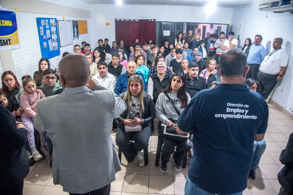 Certificados a alumnos que se capacitaron en oficios en el marco del programa Proyecta (2)