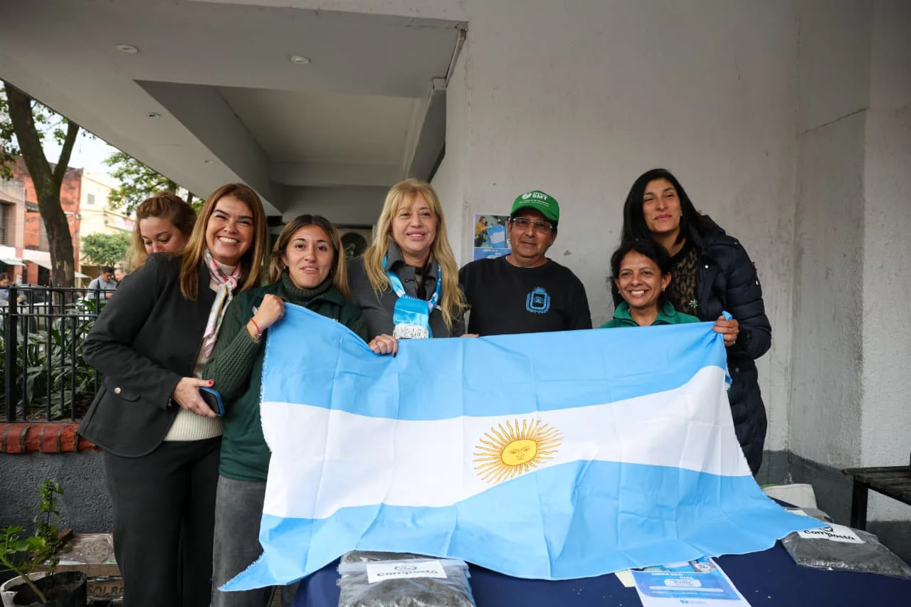 Chahla recibió a alumnos del colegio María del Rosario en el Ecocanje Mundialista
