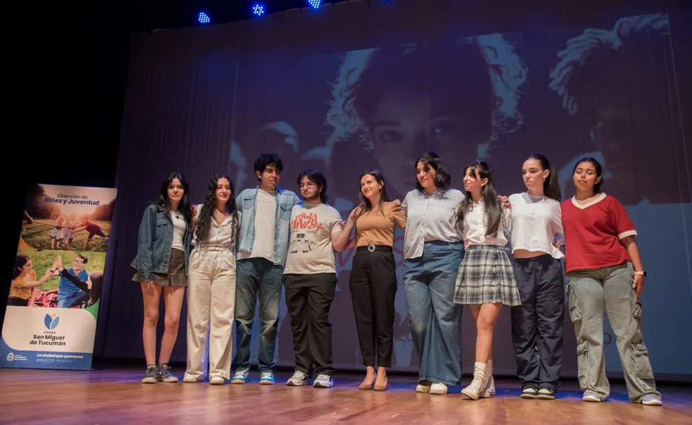 2025 para ilustrar mes de la juventud (5)