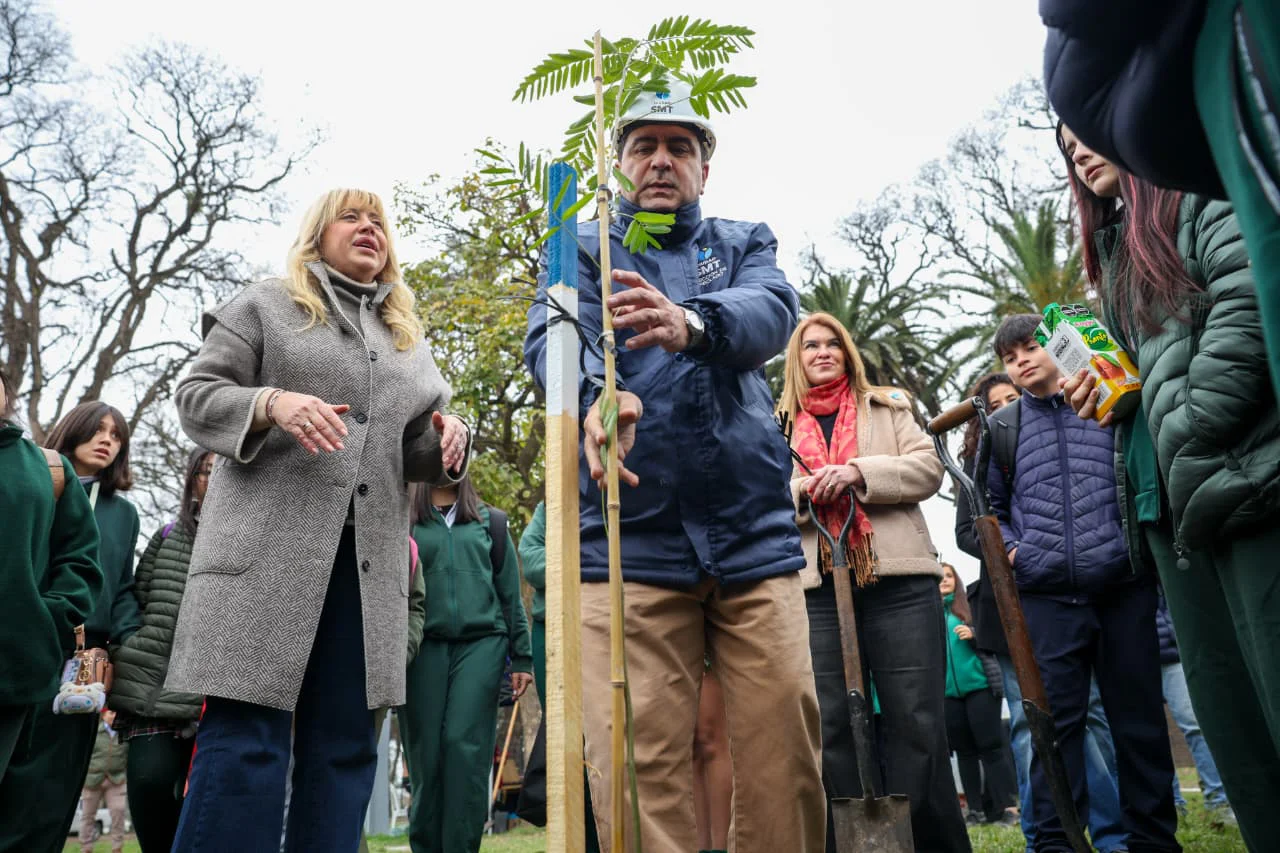 Jornada de forestación encabezada por Chahla en el Parque Guillermina (4)