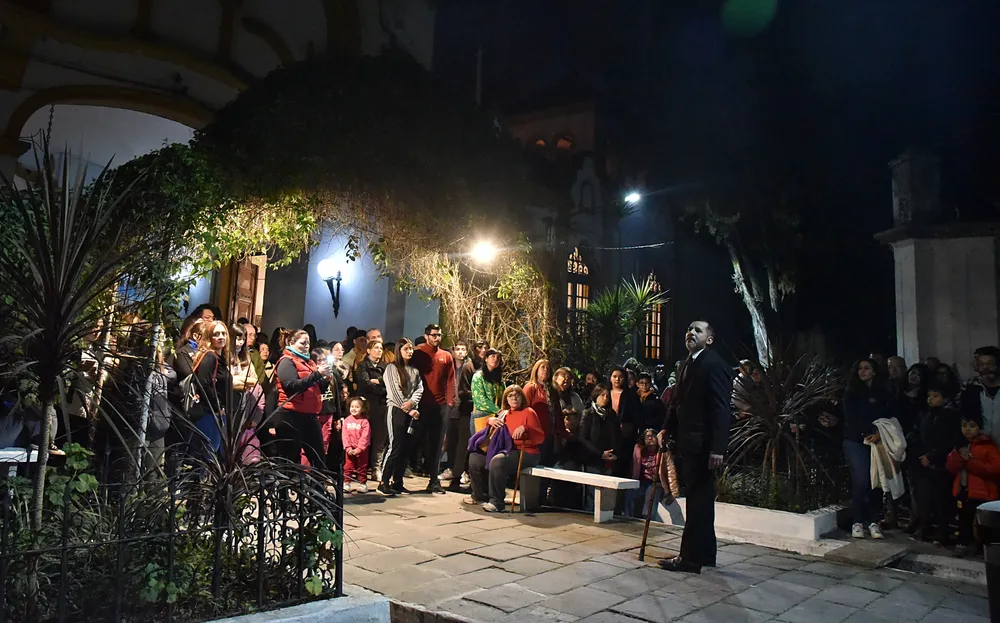 Bus turístico nocturno cementerio del oeste 2024