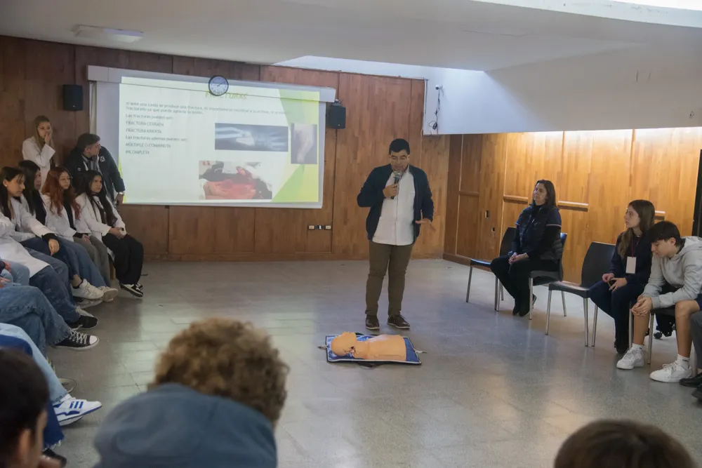 Capacitación de RCP a alumnos del Colegio Nueva Concepción (4)