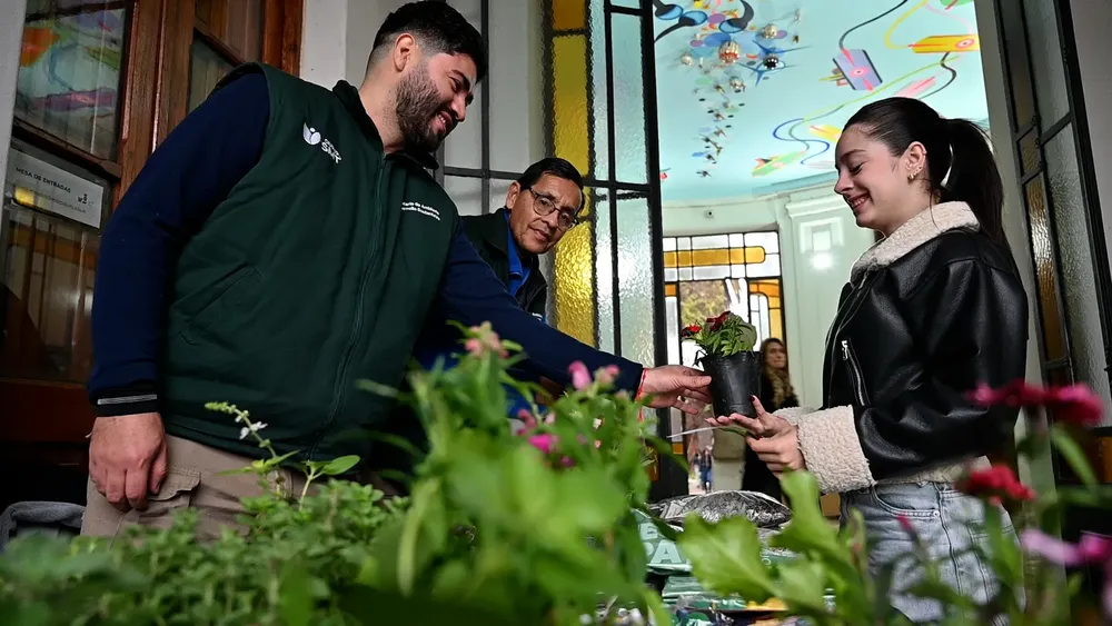 Charla sobre energías renovables y jornada de Eco Canje. (3)