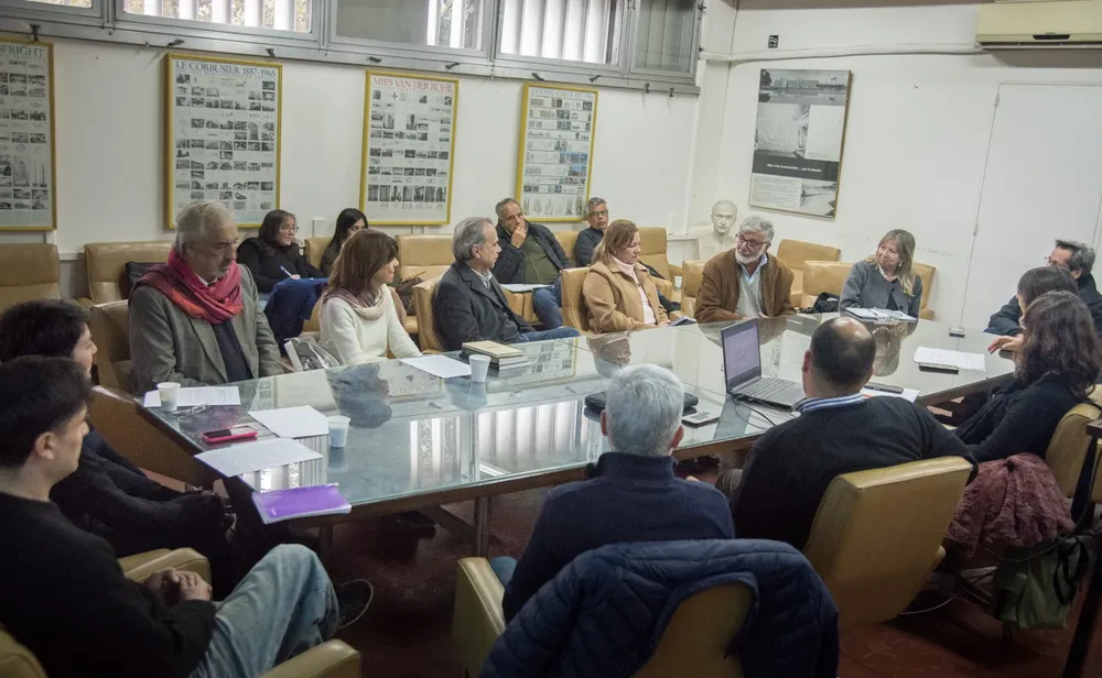 Reunión del equipo de reforma del CPU con expertos de la UNT (2)