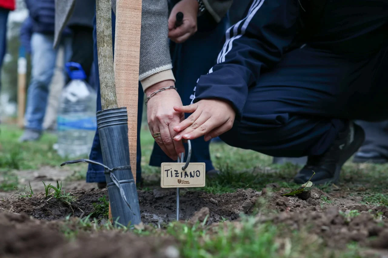 Jornada de forestación encabezada por Chahla en el Parque Guillermina (5)